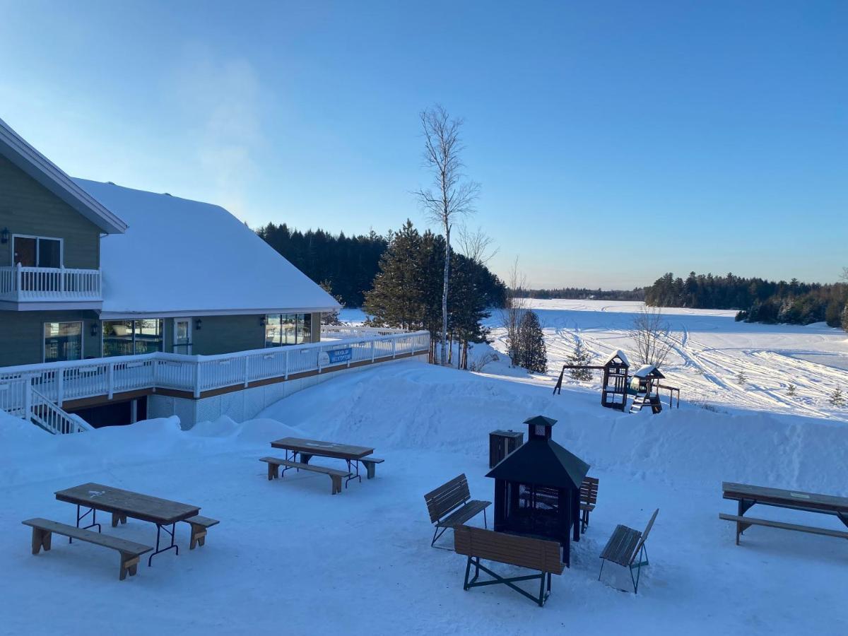 Pourvoirie Du Lac Blanc เซนต์ อเล็กซิส เด มองส์ ภายนอก รูปภาพ